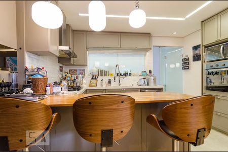 Apartamento à venda com 220m², 4 quartos e 3 vagasCozinha