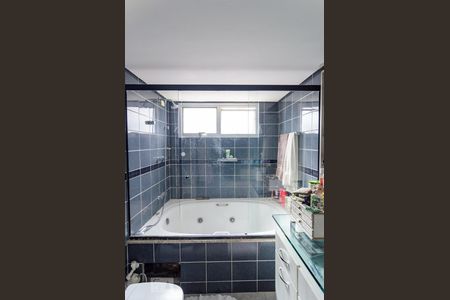 Apartamento à venda com 220m², 4 quartos e 3 vagasBanheiro da Suíte 1