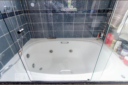 Apartamento à venda com 220m², 4 quartos e 3 vagasBanheiro da Suíte 1