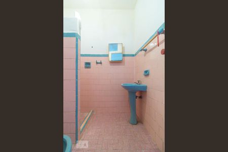 Casa à venda com 120m², 1 quarto e sem vaga Casa à venda com 120m², 1 quarto e sem vagaBanheiro