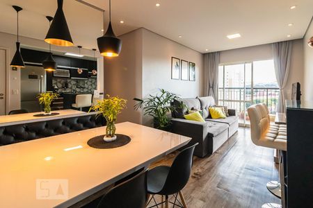 Sala de apartamento à venda com 2 quartos, 68m² em Jardim Tupanci, Barueri