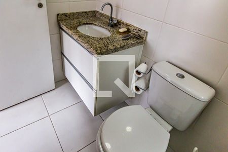 Banheiro de kitnet/studio para alugar com 1 quarto, 28m² em Centro, São Paulo