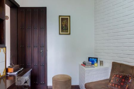 Casa à venda com 550m², 4 quartos e 4 vagasBiblioteca