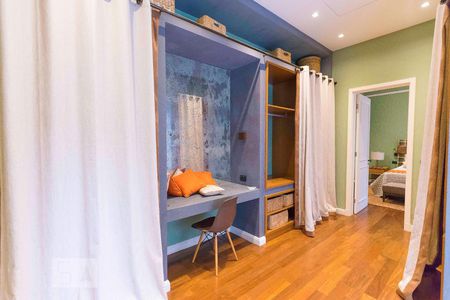 Apartamento à venda com 121m², 1 quarto e sem vagaSuíte - Closet