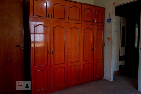 Casa à venda com 143m², 3 quartos e 2 vagasSuíte