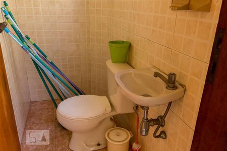 Casa à venda com 143m², 3 quartos e 2 vagasBanheiro de Serviço