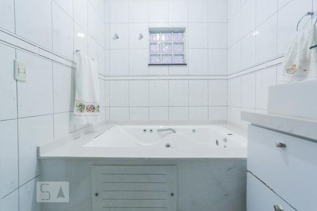 Casa à venda com 400m², 4 quartos e 4 vagasBanheiro da Suíte 2