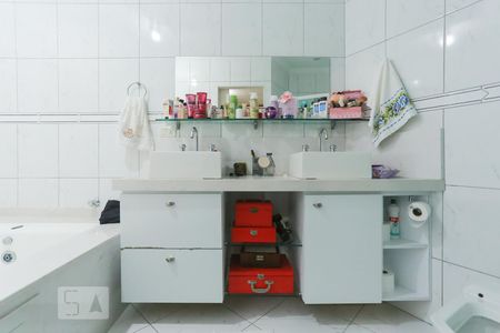 Casa à venda com 400m², 4 quartos e 4 vagasBanheiro da Suíte 2