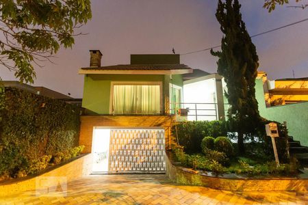 Casa à venda com 400m², 4 quartos e 4 vagasFachada