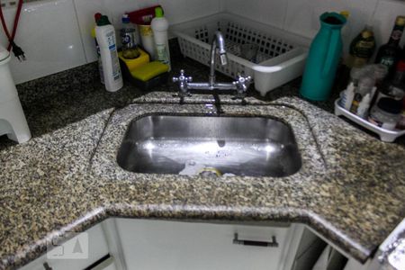 Casa à venda com 450m², 4 quartos e 6 vagasCozinha - Torneira