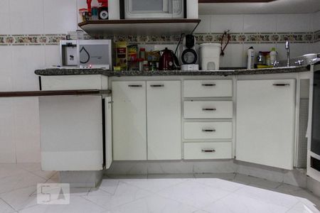 Casa à venda com 450m², 4 quartos e 6 vagasCozinha - Armários