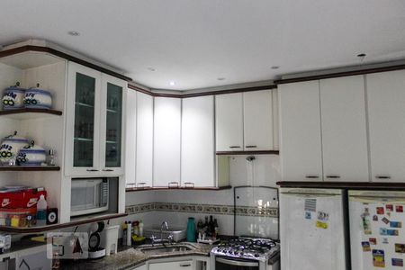 Casa à venda com 450m², 4 quartos e 6 vagasCozinha - Armários