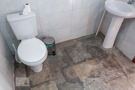 Casa à venda com 450m², 4 quartos e 6 vagasBanheiro da Piscina