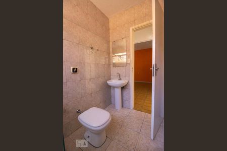 Casa para alugar com 150m², 3 quartos e 2 vagasBanheiro Social