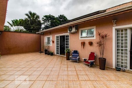 Casa à venda com 302m², 3 quartos e 4 vagasQuintal