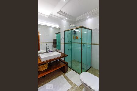 Casa à venda com 302m², 3 quartos e 4 vagasBanheiro da Suíte 1