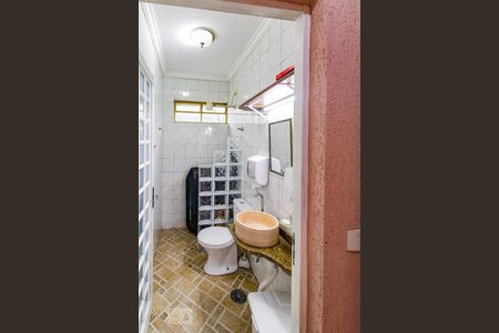 Casa à venda com 302m², 3 quartos e 4 vagasBanheiro do Quintal