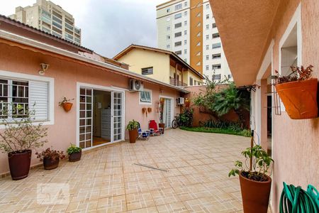 Casa à venda com 302m², 3 quartos e 4 vagasQuintal