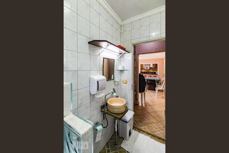 Casa à venda com 302m², 3 quartos e 4 vagasBanheiro do Quintal