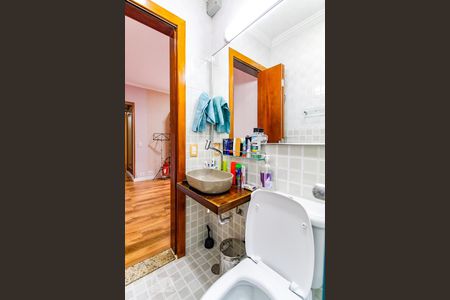 Casa à venda com 302m², 3 quartos e 4 vagasBanheiro da Suíte 2