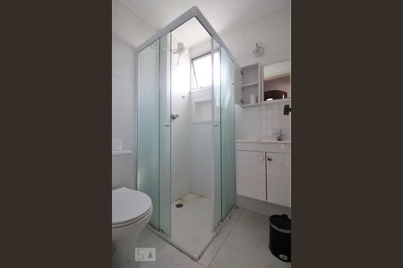 Banheiro da suíte de apartamento à venda com 1 quarto, 32m² em Vila Andrade, São Paulo