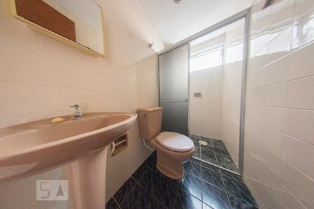 Banheiro de apartamento para alugar com 1 quarto, 33m² em Batel, Curitiba