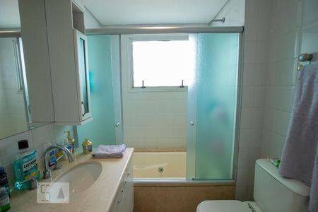 Apartamento à venda com 195m², 4 quartos e 3 vagasBanheiro da Suíte 3