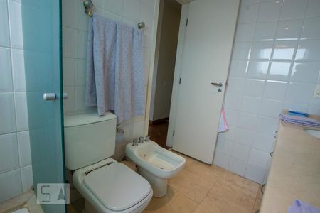 Apartamento à venda com 195m², 4 quartos e 3 vagasBanheiro da Suíte 3