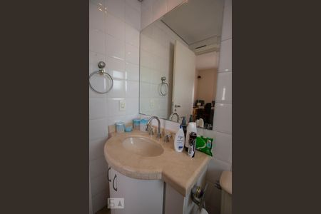 Apartamento à venda com 195m², 4 quartos e 3 vagasBanheiro da Suíte 1