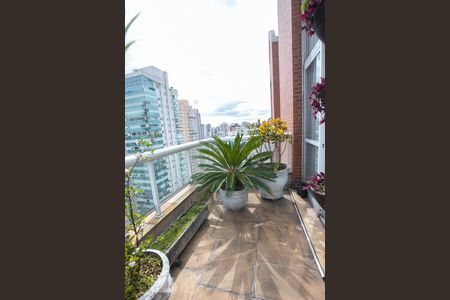 Apartamento à venda com 195m², 4 quartos e 3 vagasVaranda