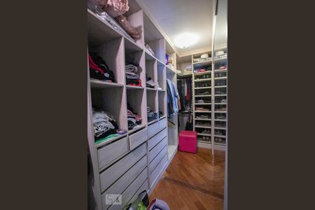 Apartamento à venda com 195m², 4 quartos e 3 vagasCloset