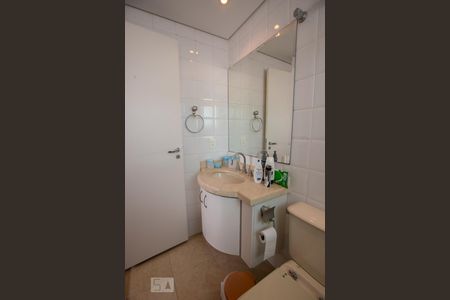 Apartamento à venda com 195m², 4 quartos e 3 vagasBanheiro da Suíte 1