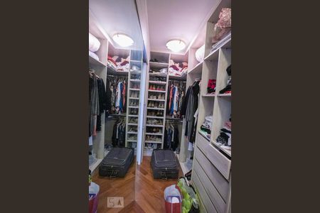 Apartamento à venda com 195m², 4 quartos e 3 vagasCloset