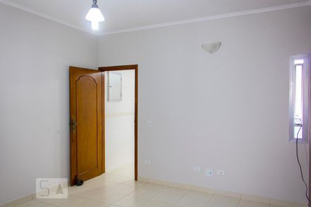Sala de TV de casa à venda com 3 quartos, 295m² em Vila Eldízia, Santo André