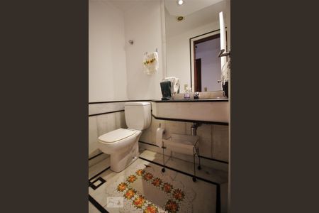 Lavabo de apartamento para alugar com 4 quartos, 140m² em Jardim Colombo, São Paulo
