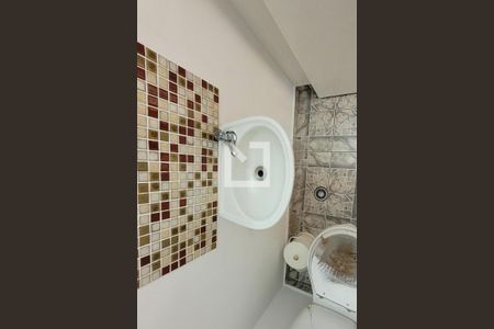 Lavabo de casa de condomínio para alugar com 3 quartos, 92m² em Vila Brasilio Machado, São Paulo
