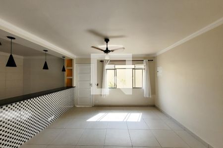 Sala de casa de condomínio para alugar com 3 quartos, 92m² em Vila Brasilio Machado, São Paulo