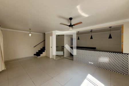Sala de casa de condomínio para alugar com 3 quartos, 92m² em Vila Brasilio Machado, São Paulo