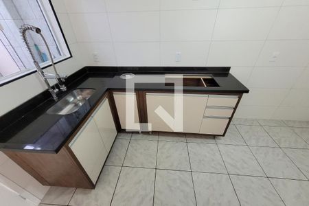Cozinha de casa de condomínio para alugar com 3 quartos, 92m² em Vila Brasilio Machado, São Paulo
