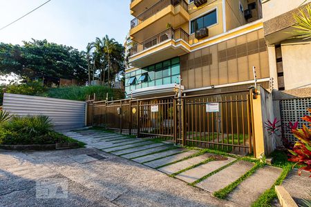 Apartamento à venda com 80m², 2 quartos e 2 vagas Apartamento à venda com 80m², 2 quartos e 2 vagasEntrada