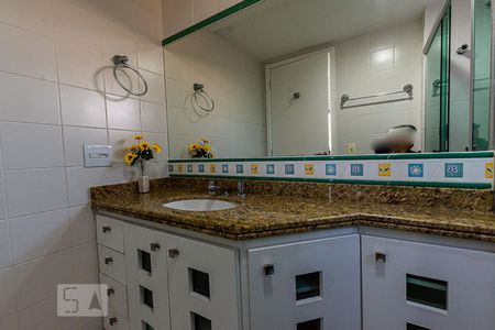 Apartamento à venda com 80m², 2 quartos e 2 vagas Apartamento à venda com 80m², 2 quartos e 2 vagasBanheiro da Suíte