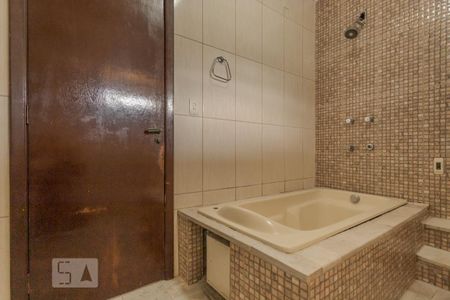 Casa para alugar com 286m², 6 quartos e 4 vagasBanheiro 1