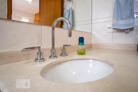 Apartamento à venda com 150m², 4 quartos e 3 vagas Apartamento à venda com 150m², 4 quartos e 3 vagasBanheiro da Suíte 1