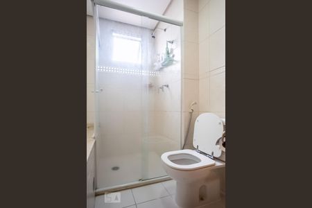 Apartamento à venda com 150m², 4 quartos e 3 vagas Apartamento à venda com 150m², 4 quartos e 3 vagasBanheiro da Suíte 1