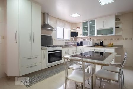 Apartamento à venda com 150m², 4 quartos e 3 vagas Apartamento à venda com 150m², 4 quartos e 3 vagasCozinha