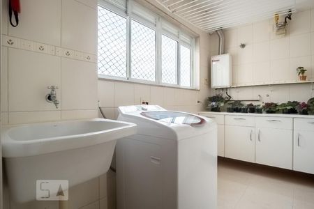 Apartamento à venda com 150m², 4 quartos e 3 vagas Apartamento à venda com 150m², 4 quartos e 3 vagasLavanderia