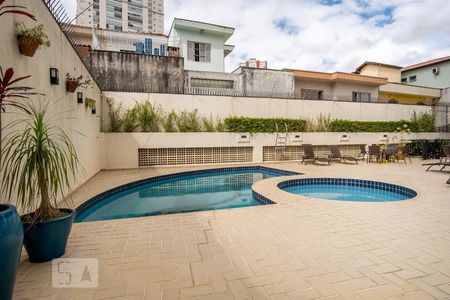 Apartamento à venda com 150m², 4 quartos e 3 vagas Apartamento à venda com 150m², 4 quartos e 3 vagasÁrea comum - Piscina