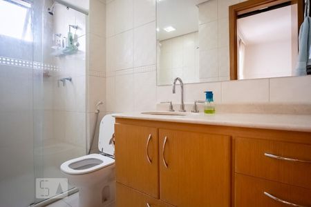 Apartamento à venda com 150m², 4 quartos e 3 vagas Apartamento à venda com 150m², 4 quartos e 3 vagasBanheiro da Suíte 1