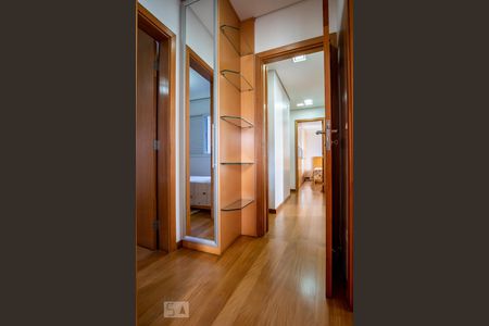 Apartamento à venda com 150m², 4 quartos e 3 vagas Apartamento à venda com 150m², 4 quartos e 3 vagasHall dos Quartos