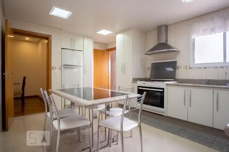 Apartamento à venda com 150m², 4 quartos e 3 vagas Apartamento à venda com 150m², 4 quartos e 3 vagasCozinha